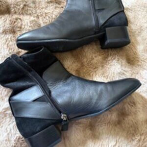 Aquatalia Women's black leather boots, size 9 1/2 (runs small)